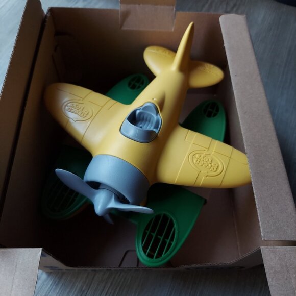 Green Toys DISHWASHER SAFE Floating Sea Plane - Picture 2 of 6